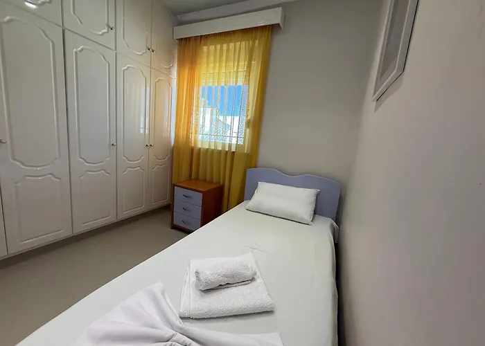 Anna's Seaside - In Front Of The アパート コス・タウン