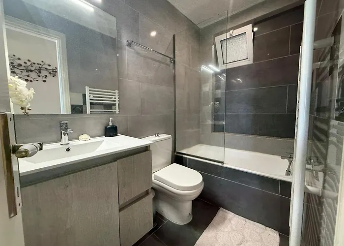 Anna's Seaside - In Front Of The * העיירה קוס